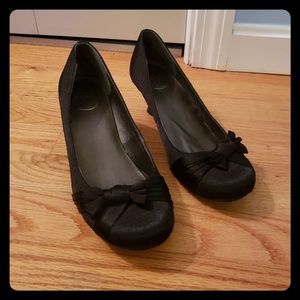 Black heels with bow detail 🎀
